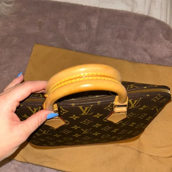 LOUIS VUITTON BAG - Picture 3 of 10